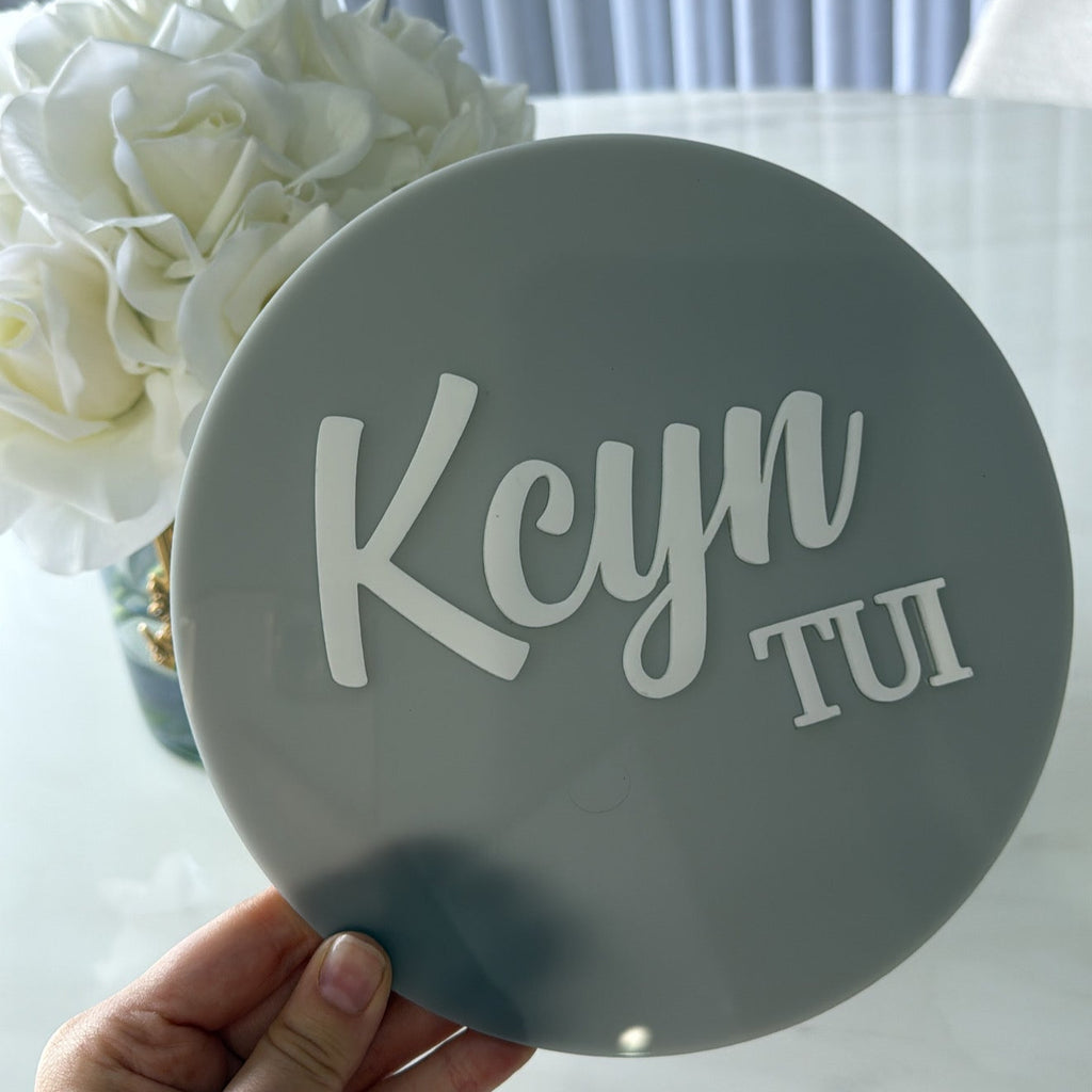 Plain announcement plaque